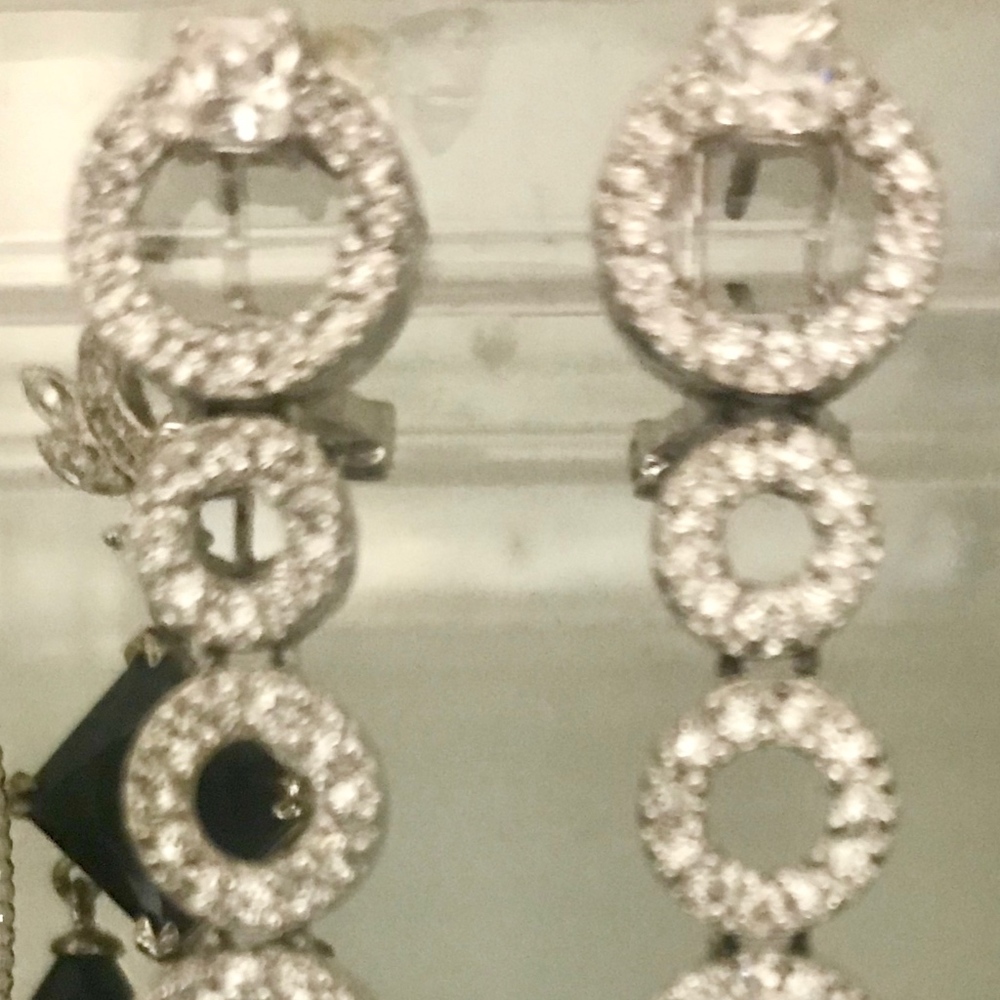 drop earrings